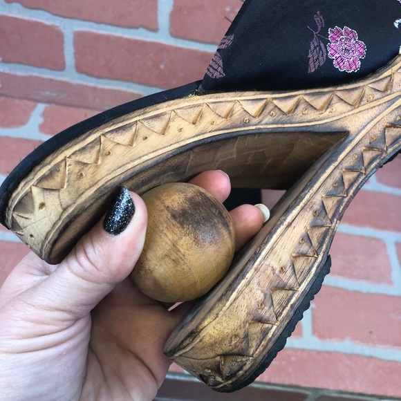 Vintage Carved Wedge Platforms - Picture 6 of 7